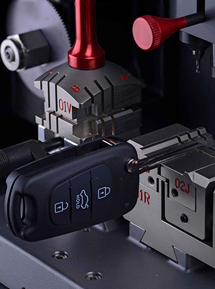 On-the-spot car key replacement and programming in Baltimore, MD, for all vehicle types, including transponder keys and key fobs. Fast, mobile service to ensure your new key works perfectly.